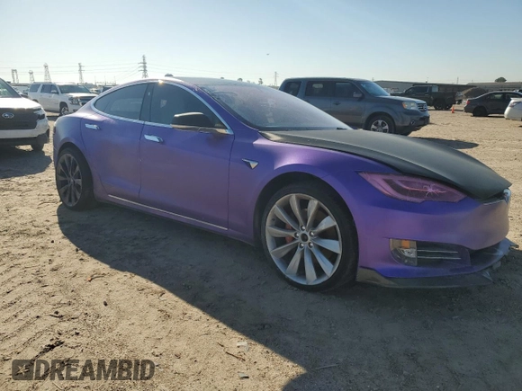 2020 Tesla Model S Performance z VIN 5YJSA1E44LF364189, wystawiony jako Copart lot #46700235 z przebiegiem 52 429 mil mil oraz Szkoda całkowita • Salvage title. Historia ofert i sprzedaży dostępna na DreamBid. Obrazek 4.