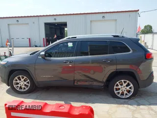 2018 Jeep Cherokee Latitude Plus z VIN 1C4PJMLX7JD515387, wystawiony jako IAAI lot #42459564 z przebiegiem 104 837 mil mil oraz . Historia ofert i sprzedaży dostępna na DreamBid. Obrazek 14.