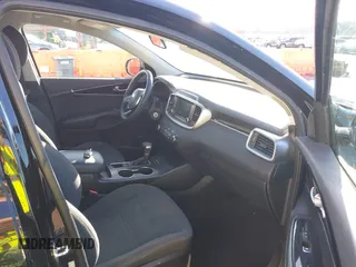 2019 Kia Sorento L with VIN 5XYPG4A36KG574285, listed as a IAAI auction lot 41647367 with 74,808 mi miles. Bid and sale history available at carsss.com. Image 5.