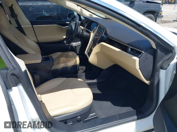 2013 Tesla Model S с VIN 5YJSA1AC8DFP10260, выставлен на аукционе IAAI как лот 42545156 с пробегом 121 329 миль миль и . История ставок и продаж доступна на DreamBid. Изображение 5.