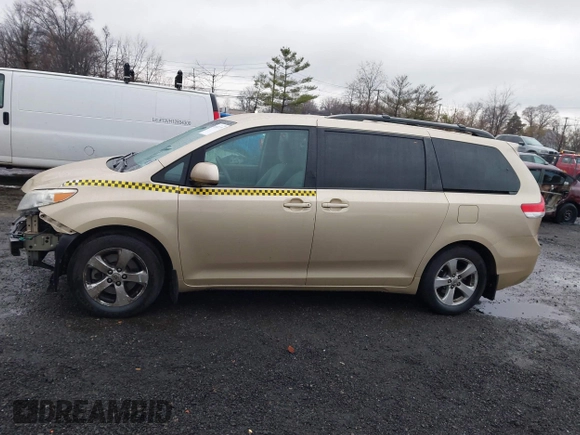 2011 Toyota Sienna LE AAS with VIN 5TDKK3DCXBS096325, listed as a IAAI auction lot 40997772 with 192,742 mi miles. Bid and sale history available at carsss.com. Image 15.