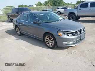 2013 Volkswagen Passat SEL Premium z VIN 1VWCP7A35DC013404, wystawiony jako IAAI lot #42452886 z przebiegiem Nie podano mil oraz . Historia ofert i sprzedaży dostępna na DreamBid. Obrazek 1.