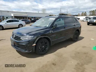 2022 Volkswagen Tiguan SE R-Line Black z VIN 3VV8B7AX9NM118989, wystawiony jako Copart lot #53507765 z przebiegiem 41 852 mil mil oraz Szkody całkowita. Historia ofert i sprzedaży dostępna na DreamBid. Obrazek 1.