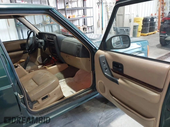 2001 Jeep Cherokee Sport with VIN 1J4FF58S51L579766, listed as a IAAI auction lot 42623211 with 257,681 mi miles and . Bid and sale history available at DreamBid. Image 5.