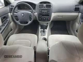 2006 Kia Spectra EX z VIN KNAFE121565316347, wystawiony jako Copart lot #57169865 z przebiegiem 82 782 mil mil oraz Czysty tytuł • Clean title. Historia ofert i sprzedaży dostępna na DreamBid. Obrazek 8.