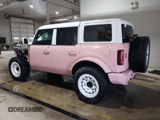 2023 Ford Bronco z VIN 1FMEE5DP3PLB07107, wystawiony jako Copart lot #50701115 z przebiegiem 12 807 mil mil oraz Szkoda całkowita • Salvage title. Historia ofert i sprzedaży dostępna na DreamBid. Obrazek 2.