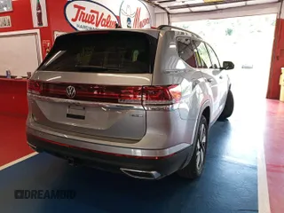 2024 Volkswagen Atlas SE with VIN 1V2HR2CA9RC557329, listed as a IAAI auction lot 42734151 with 19,097 mi miles and . Bid and sale history available at DreamBid. Image 5.