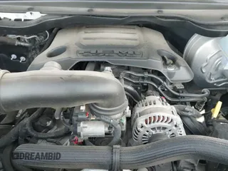 2019 Ram 1500 Big Horn z VIN 1C6SRFFT8KN571266, wystawiony jako IAAI lot #43094425 z przebiegiem 85 886 mil mil oraz . Historia ofert i sprzedaży dostępna na DreamBid. Obrazek 18.