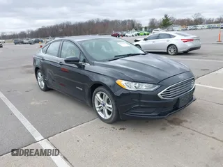 2018 Ford Fusion S z VIN 3FA6P0UU8JR100423, wystawiony jako IAAI lot #41848794 z przebiegiem 123 317 mil mil oraz . Historia ofert i sprzedaży dostępna na DreamBid. Obrazek 1.
