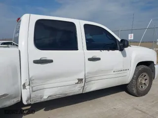 2009 Chevrolet Silverado 1500 LS with VIN 3GCEC13CX9G196238, listed as a IAAI auction lot 41690264 with 258,392 mi miles. Bid and sale history available at carsss.com. Image 17.