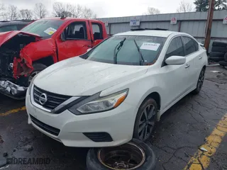 2018 Nissan Altima 2.5 SR with VIN 1N4AL3AP8JC138464, listed as a IAAI auction lot 41553681 with 137,120 mi miles. Bid and sale history available at carsss.com. Image 21.