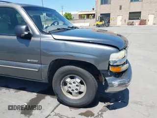 2000 Chevrolet Suburban LS with VIN 3GNFK16T3YG150971, listed as a IAAI auction lot 42333901 with 221,712 mi miles and . Bid and sale history available at DreamBid. Image 18.