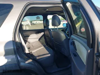 2002 Ford Escape XLT Choice with VIN 1FMYU04172KC92145, listed as a IAAI auction lot 42081862 with 225,812 mi miles. Bid and sale history available at carsss.com. Image 8.