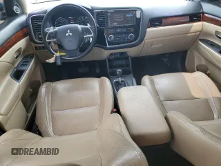 2014 Mitsubishi Outlander GT z VIN JA4JZ4AX7EZ017369, wystawiony jako Copart lot #54223775 z przebiegiem 131 555 mil mil oraz Szkoda całkowita • Salvage title. Historia ofert i sprzedaży dostępna na DreamBid. Obrazek 8.