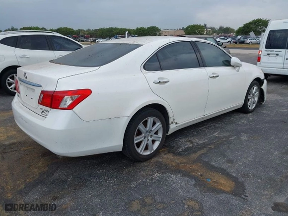2007 Lexus ES 350 with VIN JTHBJ46G772013990, listed as a IAAI auction lot 41889075 with 260,915 mi miles. Bid and sale history available at carsss.com. Image 4.