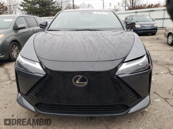 2023 Lexus RZ 450e Premium z VIN JTJAAAAB0PA016532, wystawiony jako Copart lot #39689614 z przebiegiem 4108 mil mil oraz . Historia ofert i sprzedaży dostępna na DreamBid. Obrazek 5.