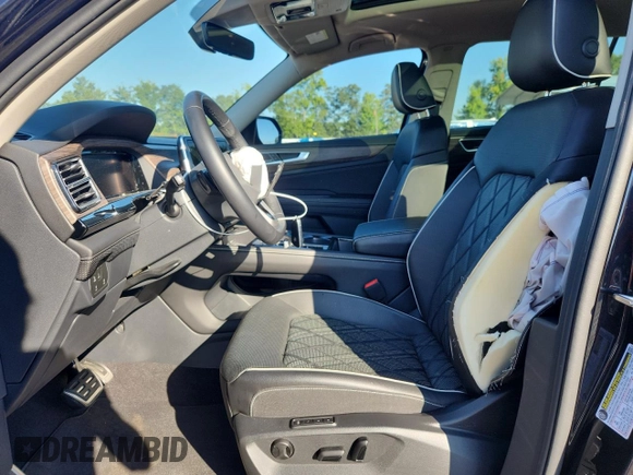 2024 Volkswagen Atlas SEL Premium R-Line с VIN 1V2FR2CA8RC516083, выставлен на аукционе Copart как лот 66534675 с пробегом 20 466 миль миль и Списание • Salvage title. История ставок и продаж доступна на DreamBid. Изображение 7.