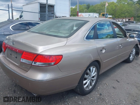 2006 Hyundai Azera SE with VIN KMHFC46FX6A125848, listed as a IAAI auction lot 42195041 with 147,596 mi miles and . Bid and sale history available at DreamBid. Image 4.