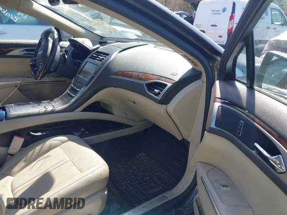 2016 Lincoln MKZ z VIN 3LN6L2G90GR632116, wystawiony jako IAAI lot #41836442 z przebiegiem 121 223 mil mil oraz . Historia ofert i sprzedaży dostępna na DreamBid. Obrazek 5.