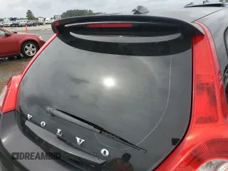 2010 Volvo C30 z VIN YV1672MK3A2181978, wystawiony jako Copart lot #72764284 z przebiegiem 182 706 mil mil oraz Szkody całkowita. Historia ofert i sprzedaży dostępna na DreamBid. Obrazek 10.