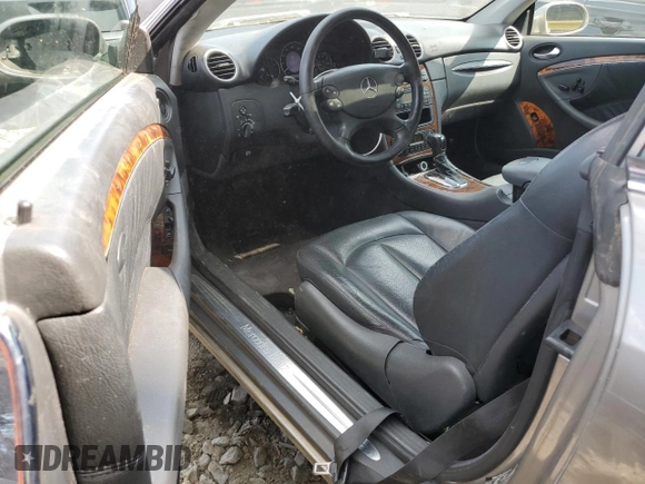 2004 Mercedes-Benz CLK 320 z VIN WDBTJ65J74F111113, wystawiony jako Copart lot #67283254 z przebiegiem 107 274 mil mil oraz Szkoda całkowita • Salvage title. Historia ofert i sprzedaży dostępna na DreamBid. Obrazek 8.