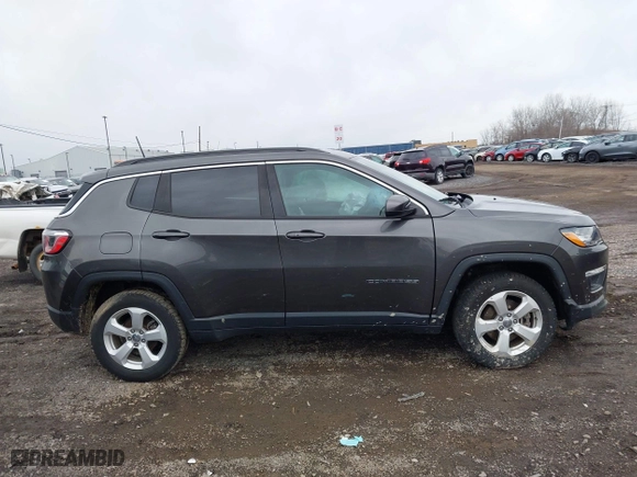 2020 Jeep Compass Latitude with VIN 3C4NJDBB3LT239719, listed as a IAAI auction lot 41929367 with 32,265 mi miles. Bid and sale history available at carsss.com. Image 13.