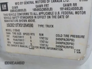 2005 Chevrolet Silverado 1500 LS z VIN 2GCEC13TX51264590, wystawiony jako IAAI lot #42333287 z przebiegiem 179 230 mil mil oraz . Historia ofert i sprzedaży dostępna na DreamBid. Obrazek 9.