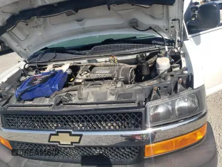 2017 Chevrolet Express Passenger LT z VIN 1GAZGPFG0H1339243, wystawiony jako Copart lot #51465385 z przebiegiem 116 263 mil mil oraz Szkoda całkowita • Salvage title. Historia ofert i sprzedaży dostępna na DreamBid. Obrazek 12.