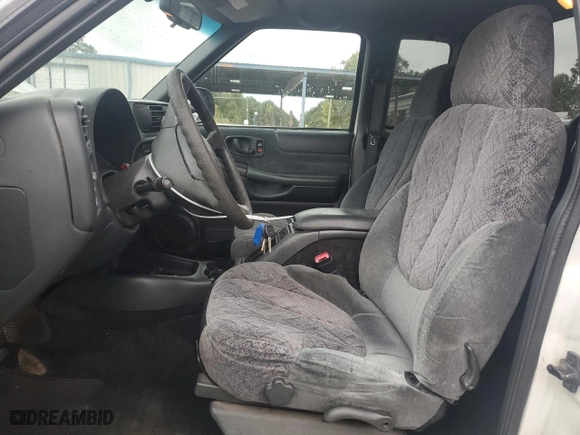 2001 GMC Sonoma SLS w/1SG Pkg with VIN 1GTCS19WX18124056, listed as a Copart auction lot 73120484 with 166,357 mi miles and Salvage Title. Bid and sale history available at carsss.com. Image 7.