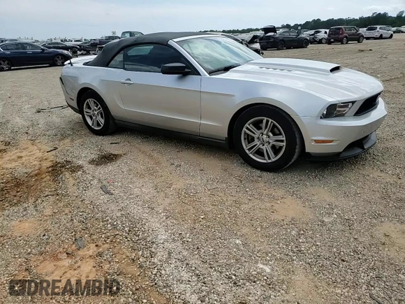 2012 Ford Mustang V6 z VIN 1ZVBP8EM8C5207416, wystawiony jako Copart lot #57823615 z przebiegiem 162 286 mil mil oraz Szkoda całkowita • Salvage title. Historia ofert i sprzedaży dostępna na DreamBid. Obrazek 13.