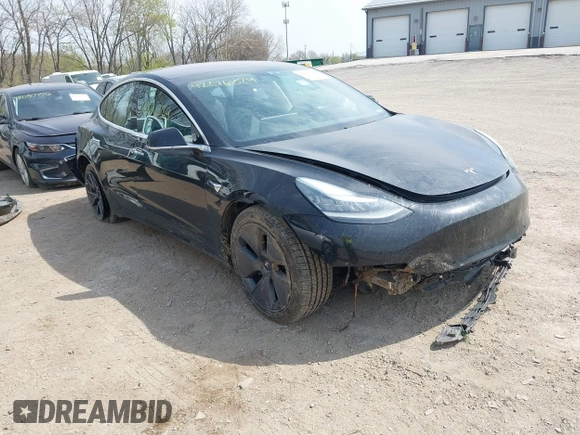 2018 Tesla Model 3 Long Range Battery z VIN 5YJ3E1EB2JF103096, wystawiony jako IAAI lot #42016324 z przebiegiem 143 247 mil mil oraz . Historia ofert i sprzedaży dostępna na DreamBid. Obrazek 1.