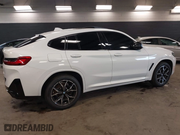 2024 BMW X4 xDrive30i z VIN 5UX33DT06R9U63095, wystawiony jako IAAI lot #40352257 z przebiegiem 19 349 mil mil oraz . Historia ofert i sprzedaży dostępna na DreamBid. Obrazek 4.