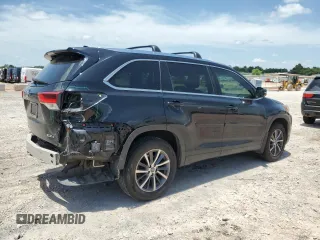 2017 Toyota Highlander XLE with VIN 5TDJZRFH0HS467343, listed as a Copart auction lot 62111325 with 119,629 mi miles and Salvage title. Bid and sale history available at DreamBid. Image 3.