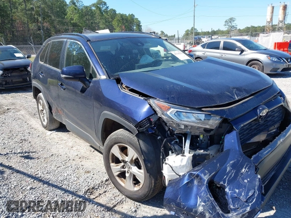 2021 Toyota RAV4 XLE with VIN JTMW1RFV9MD070870, listed as a IAAI auction lot 41719312 with 576,675 mi miles. Bid and sale history available at carsss.com. Image 1.