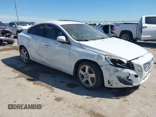 2012 Volvo S60 T5 with VIN YV1622FS5C2115706, listed as a IAAI auction lot 41864741 with 217,321 mi miles. Bid and sale history available at carsss.com. Image 1.