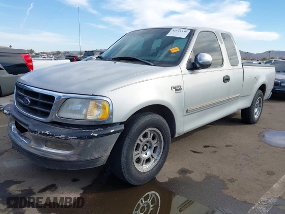 2001 Ford F-150 XL z VIN 1FTRX17W61NA73638, wystawiony jako IAAI lot #41543338 z przebiegiem Nie podano mil oraz . Historia ofert i sprzedaży dostępna na DreamBid. Obrazek 17.