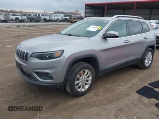 2019 Jeep Cherokee Latitude z VIN 1C4PJMCB3KD459969, wystawiony jako IAAI lot #41952058 z przebiegiem 82 719 mil mil oraz . Historia ofert i sprzedaży dostępna na DreamBid. Obrazek 17.