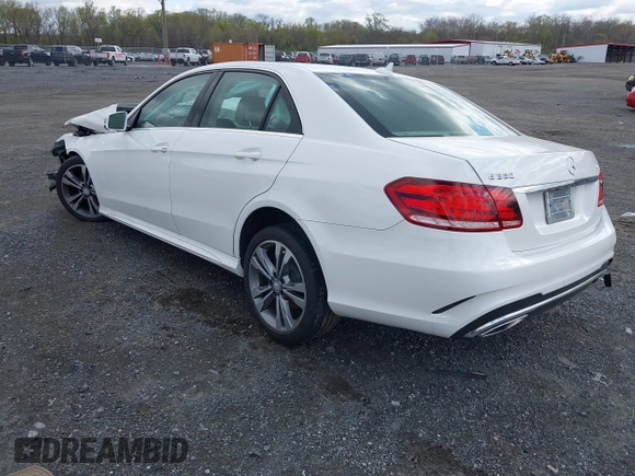 2016 Mercedes-Benz E-Class E 350 Luxury with VIN WDDHF8JB9GB191986, listed as a IAAI auction lot 42049916 with 122,012 mi miles. Bid and sale history available at carsss.com. Image 3.