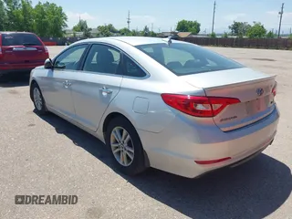 2015 Hyundai Sonata Eco z VIN 5NPE24AA1FH117063, wystawiony jako IAAI lot #42464600 z przebiegiem 252 798 mil mil oraz . Historia ofert i sprzedaży dostępna na DreamBid. Obrazek 3.