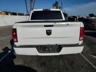 2018 Ram 1500 Express z VIN 1C6RR6KG6JS141596, wystawiony jako Copart lot #76945554 z przebiegiem 66 153 mil mil oraz Szkoda całkowita • Salvage title. Historia ofert i sprzedaży dostępna na DreamBid. Obrazek 6.