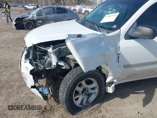 2007 GMC Envoy SLE with VIN 1GKDT13S172265346, listed as a IAAI auction lot 41903724 with 38,421 mi miles. Bid and sale history available at carsss.com. Image 6.