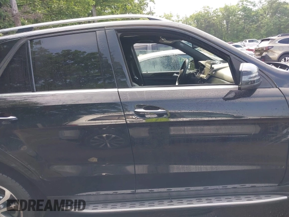 2019 Mercedes-Benz GLE 400 with VIN 4JGDA5GB5KB218442, listed as a IAAI auction lot 42204715 with 50,324 mi miles and . Bid and sale history available at DreamBid. Image 12.