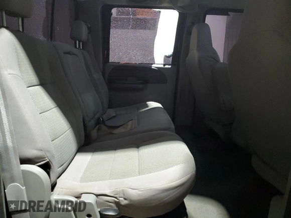 2006 Ford F-250 XL z VIN 1FTSW21526EA83990, wystawiony jako Copart lot #47279325 z przebiegiem 179 135 mil mil oraz Szkoda całkowita • Salvage title. Historia ofert i sprzedaży dostępna na DreamBid. Obrazek 10.