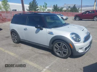2012 MINI Clubman S z VIN WMWZG3C58CTY39017, wystawiony jako IAAI lot #41935054 z przebiegiem 195 155 mil mil oraz . Historia ofert i sprzedaży dostępna na DreamBid. Obrazek 1.