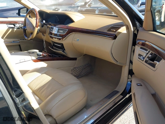 2012 Mercedes-Benz S-Class S 550 with VIN WDDNG7DBXCA425719, listed as a IAAI auction lot 41626830 with 71,227 mi miles. Bid and sale history available at carsss.com. Image 5.