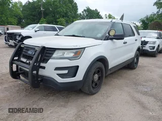 2016 Ford Police Interceptor Utility z VIN 1FM5K8AR5GGC67532, wystawiony jako IAAI lot #42183690 z przebiegiem 116 244 mil mil oraz . Historia ofert i sprzedaży dostępna na DreamBid. Obrazek 2.