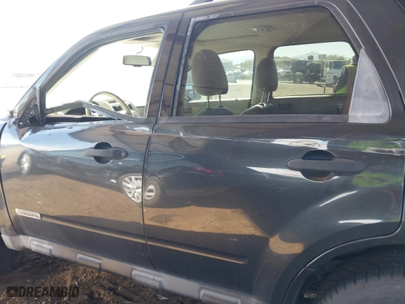 2008 Ford Escape Hybrid with VIN 1FMCU49HX8KB90001, listed as a IAAI auction lot 41558762 with 200,677 mi miles. Bid and sale history available at carsss.com. Image 14.