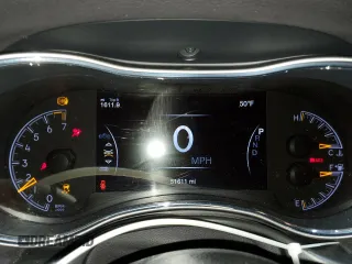 2021 Jeep Grand Cherokee 80th Anniversary z VIN 1C4RJFBG0MC752948, wystawiony jako Copart lot #57801725 z przebiegiem 51 611 mil mil oraz Szkoda całkowita • Salvage title. Historia ofert i sprzedaży dostępna na DreamBid. Obrazek 9.