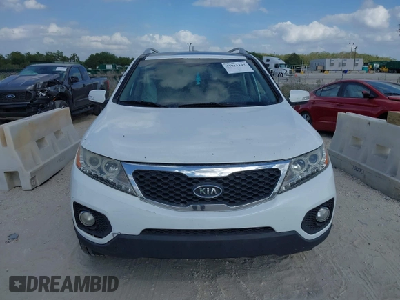 2011 Kia Sorento EX with VIN 5XYKUDA22BG008845, listed as a IAAI auction lot 41911107 with 207,362 mi miles. Bid and sale history available at carsss.com. Image 12.