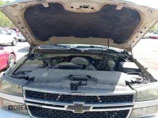 2006 Chevrolet Silverado 1500 LT3 with VIN 1GCEK19Z06Z198008, listed as a IAAI auction lot 42026601 with 258,272 mi miles. Bid and sale history available at carsss.com. Image 10.